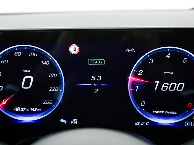 Mercedes CLA Coupè 180 amg line premium auto ibrido bianco