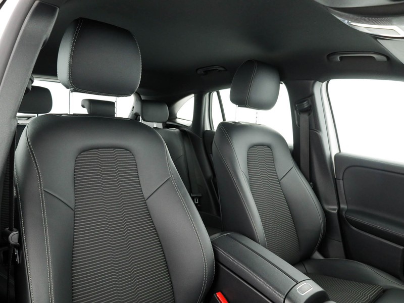 Mercedes GLA 200 d sport plus auto diesel bianco