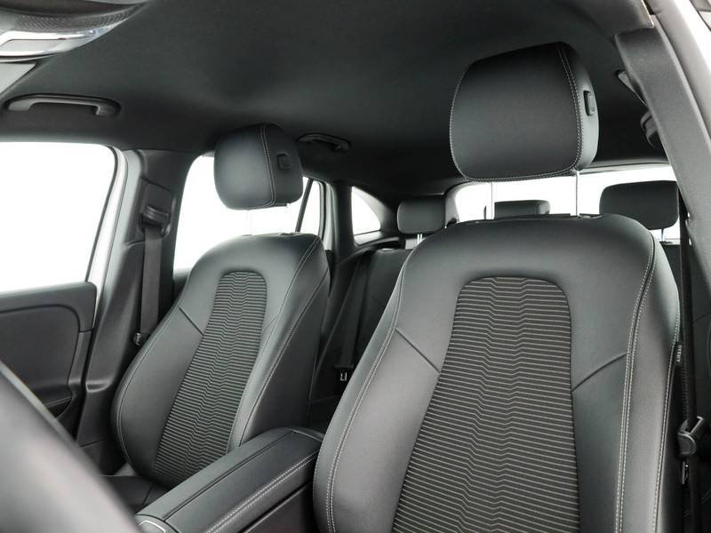 Mercedes GLA 200 d sport plus auto diesel bianco