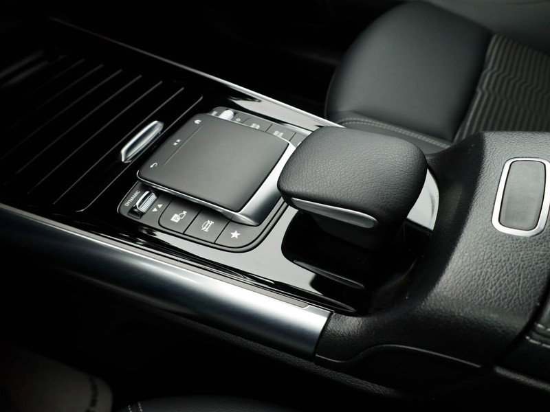 Mercedes GLA 200 d sport plus auto diesel bianco