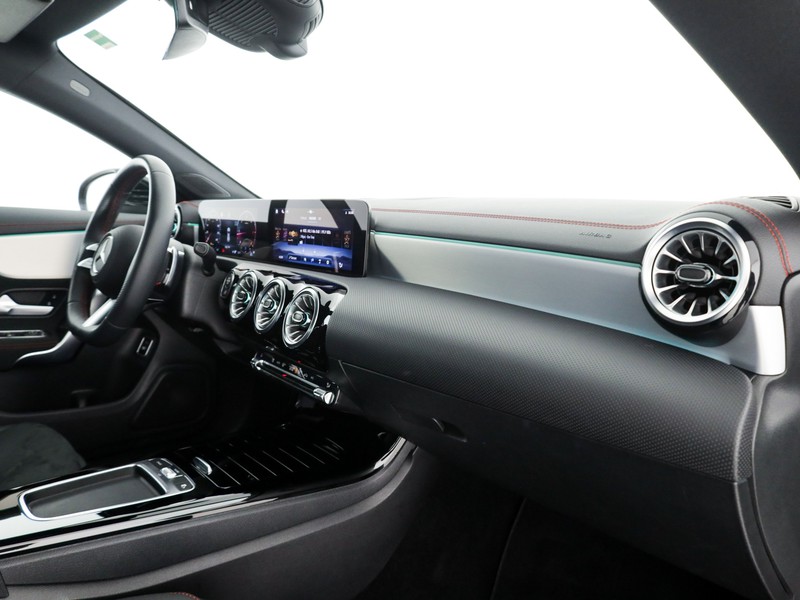 Mercedes CLA Shooting Brake  200 d amg line advanced plus auto diesel blu/azzurro