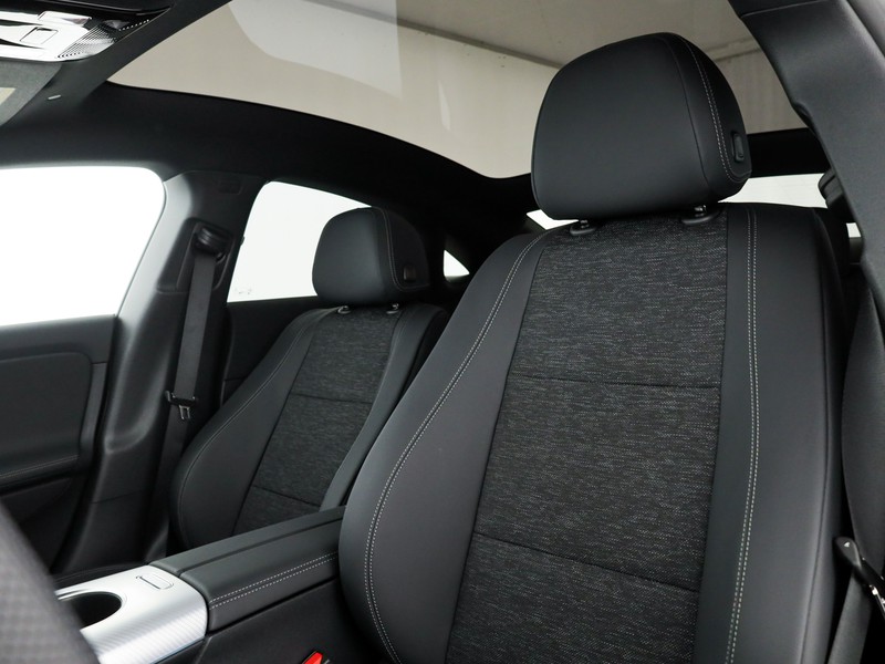 Mercedes CLA Coupè 180 amg line premium auto ibrido nero