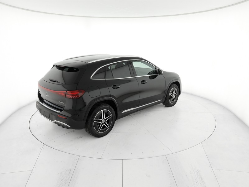 Mercedes EQA 300 amg line advanced 4matic elettrica nero