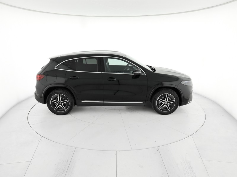 Mercedes EQA 300 amg line advanced 4matic elettrica nero