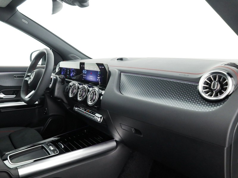 Mercedes EQA 300 amg line advanced 4matic elettrica nero