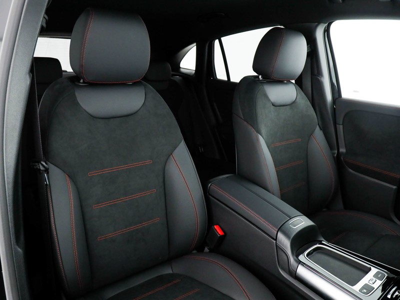 Mercedes EQA 300 amg line advanced 4matic elettrica nero