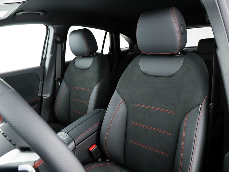 Mercedes EQA 300 amg line advanced 4matic elettrica nero