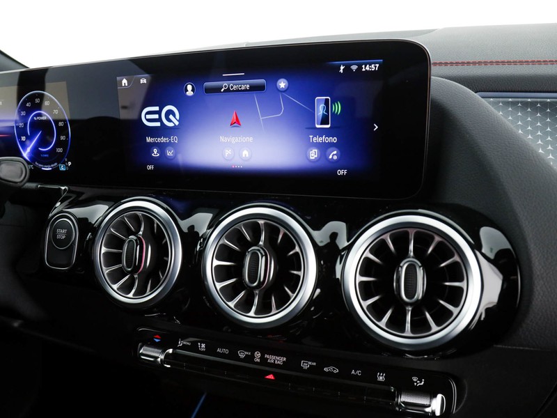Mercedes EQA 300 amg line advanced 4matic elettrica nero