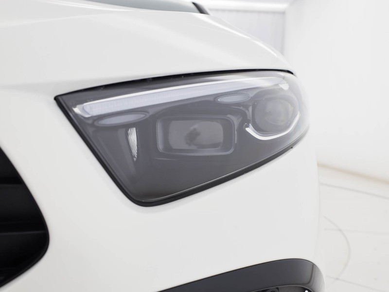 AMG Classe A a amg 35 amg line premium 4matic auto ibrido bianco