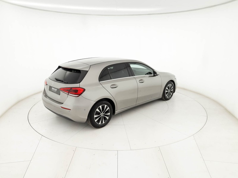 Mercedes Classe A 180 d business extra auto diesel argento