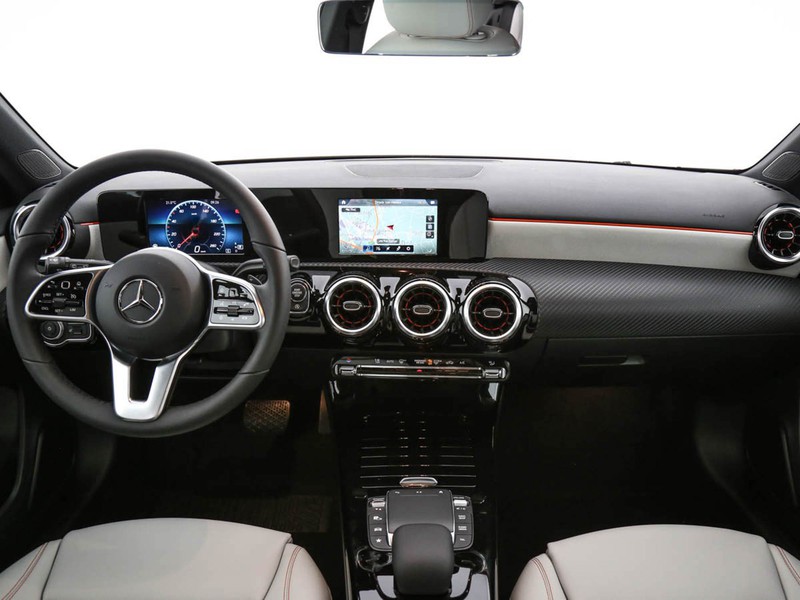 Mercedes Classe A 180 d business extra auto diesel argento