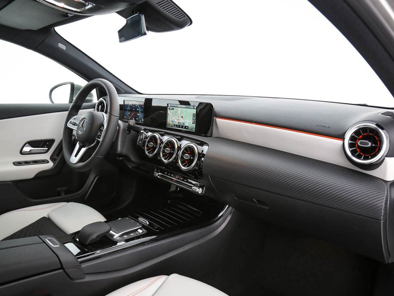 Mercedes Classe A 180 d business extra auto diesel argento