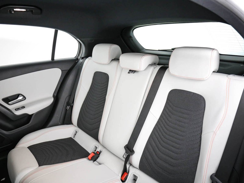 Mercedes Classe A 180 d business extra auto diesel argento