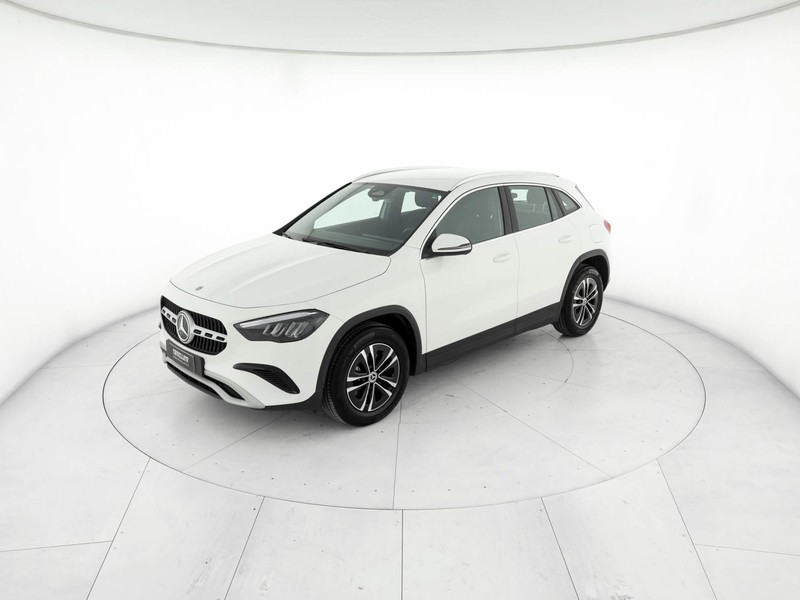 Mercedes GLA 180 d advanced auto diesel bianco