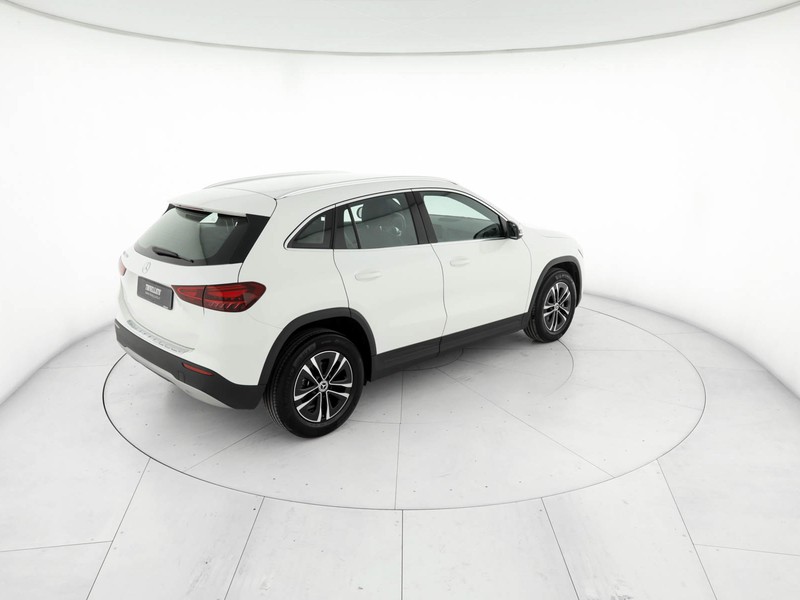 Mercedes GLA 180 d advanced auto diesel bianco