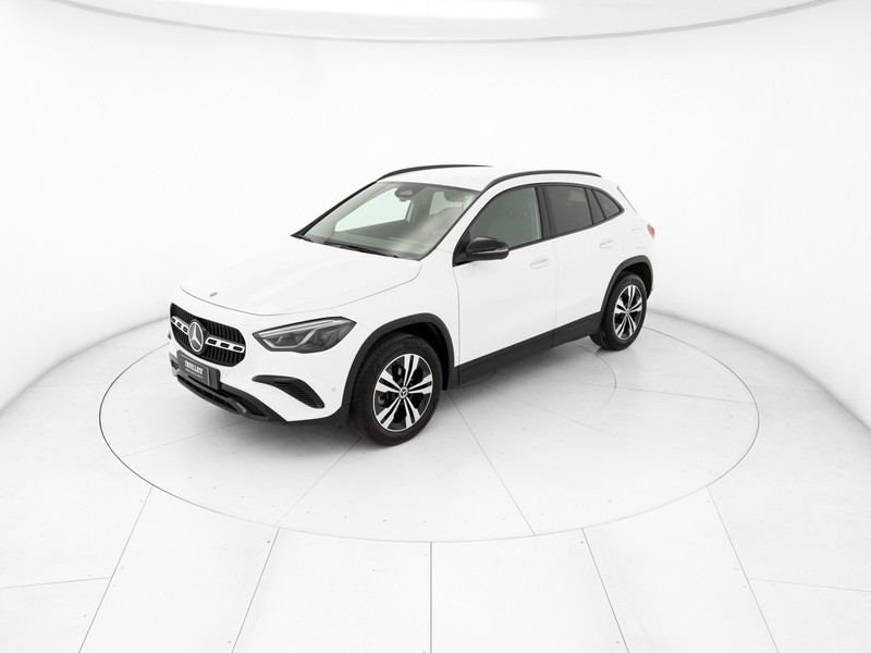 Mercedes GLA 180 progressive advanced plus auto ibrido bianco