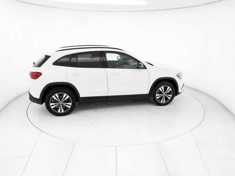Mercedes GLA 180 progressive advanced plus auto ibrido bianco
