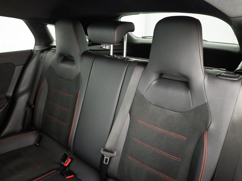 Mercedes CLA Shooting Brake  200 d premium auto diesel bianco