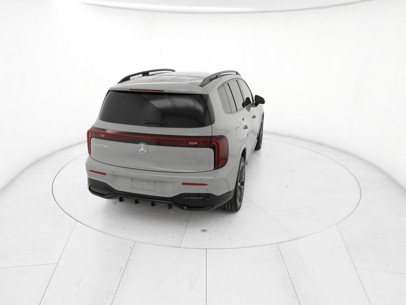 Mercedes GLB eq 250+ amg line premium elettrica grigio