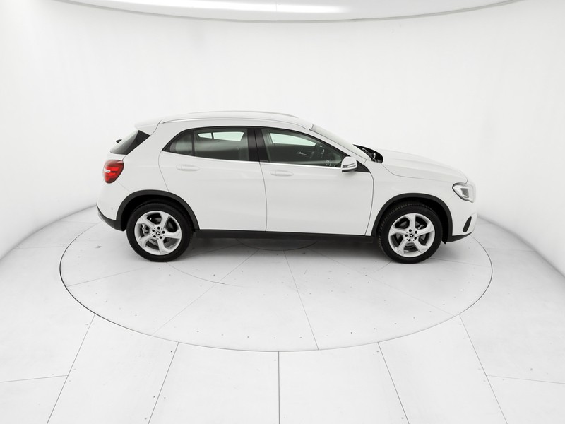 Mercedes GLA 200 d sport 4matic auto diesel bianco