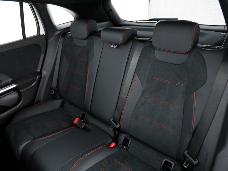 Mercedes GLA 200 d amg line extra auto diesel bianco
