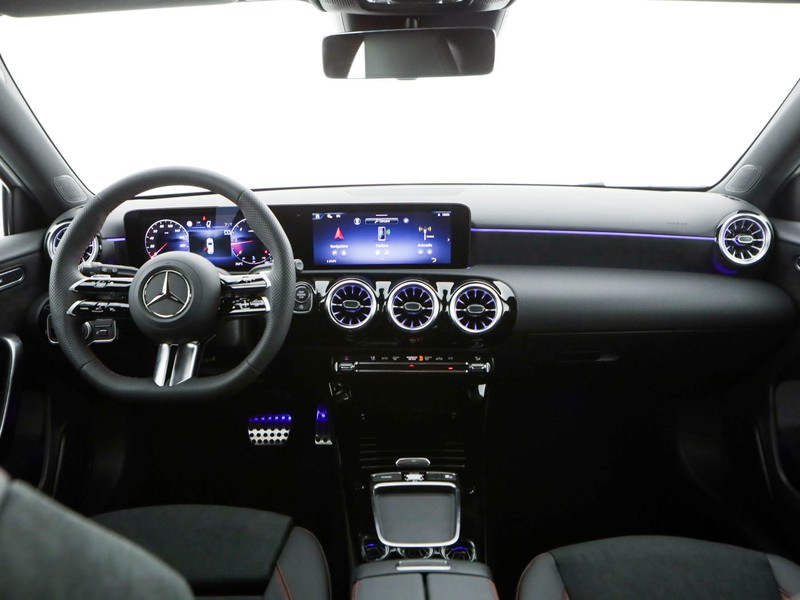 Mercedes Classe A 180 d amg line extra auto diesel bianco