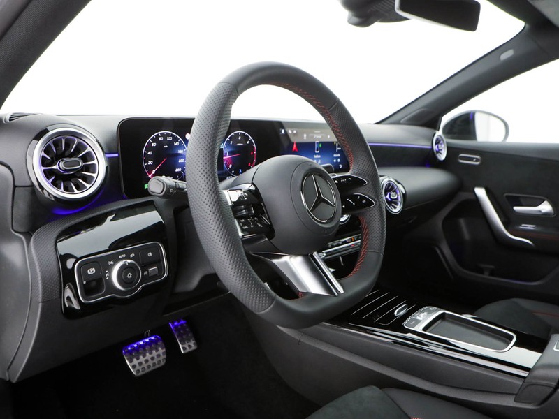 Mercedes Classe A 180 d amg line extra auto diesel bianco