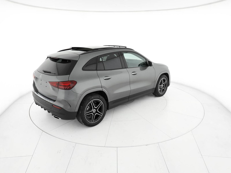 Mercedes GLA 180 amg line extra auto benzina grigio