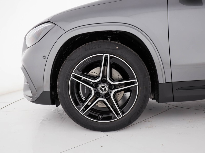 Mercedes GLA 180 amg line extra auto benzina grigio