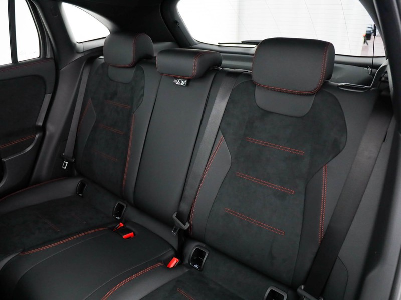 Mercedes GLA 180 amg line extra auto benzina grigio