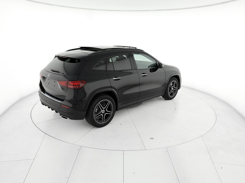 Mercedes GLA 180 progressive extra auto benzina nero