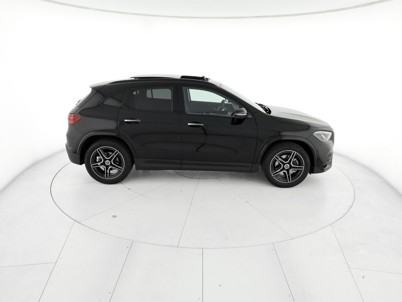 Mercedes GLA 180 progressive extra auto benzina nero