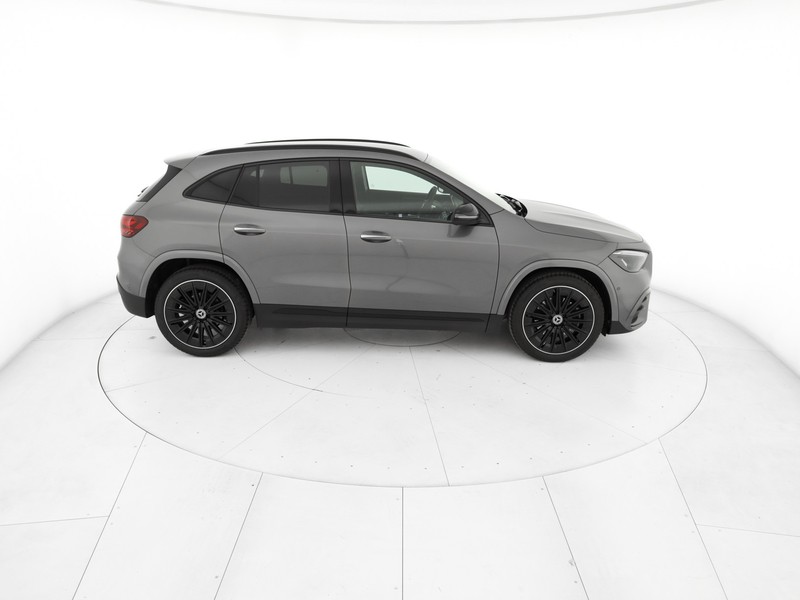 Mercedes GLA 180 Automatic benzina grigio