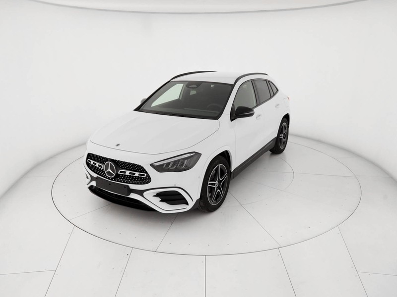 Mercedes GLA 180 amg line extra auto ibrido bianco