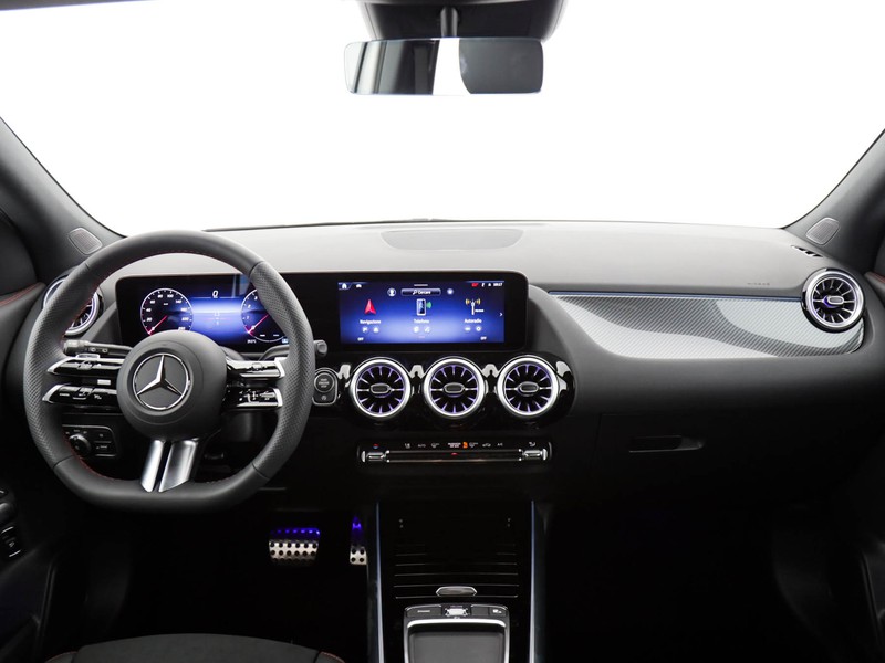 Mercedes GLA 180 amg line extra auto ibrido bianco