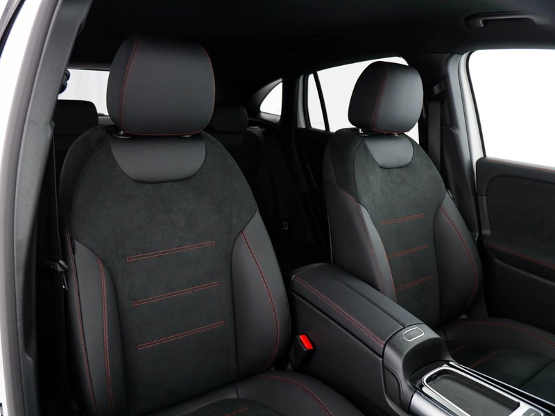 Mercedes GLA 180 amg line extra auto ibrido bianco