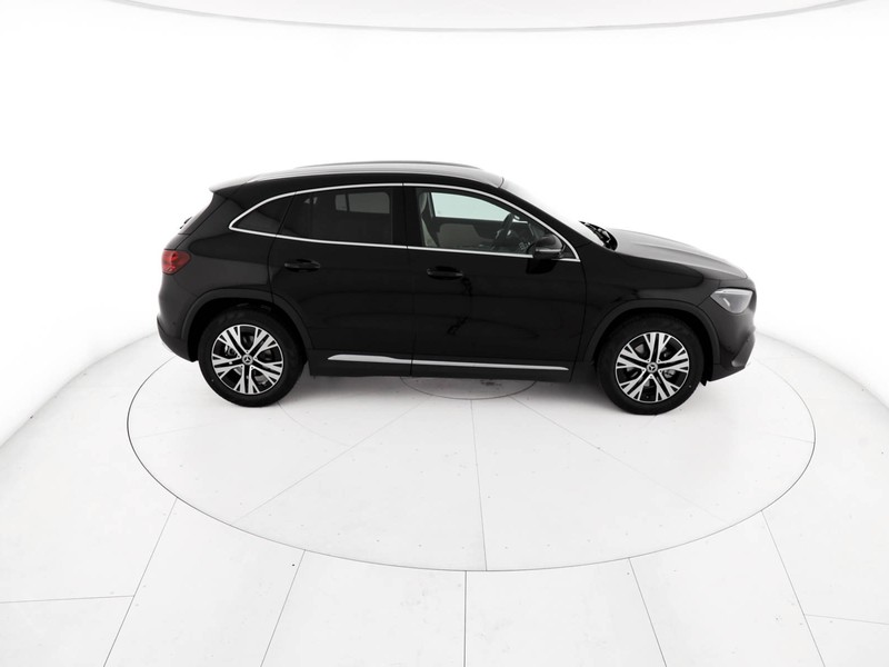 Mercedes GLA 180 progressive extra auto benzina nero