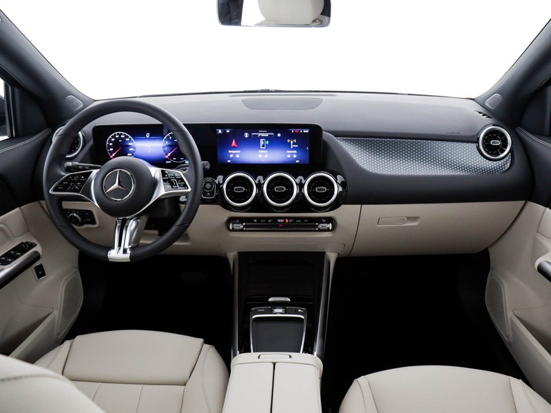 Mercedes GLA 180 progressive extra auto benzina nero