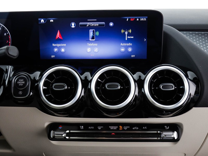 Mercedes GLA 180 progressive extra auto benzina nero
