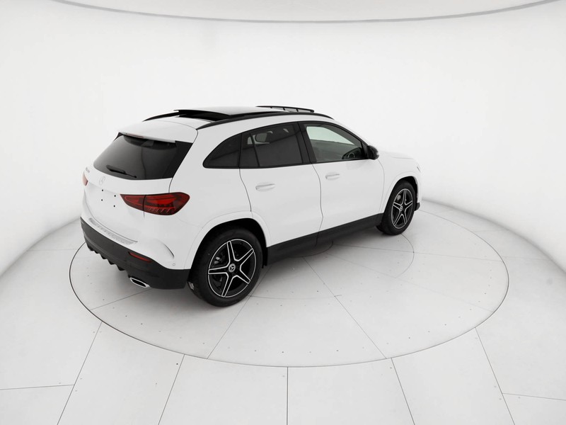 Mercedes GLA 200 d amg line extra auto diesel bianco