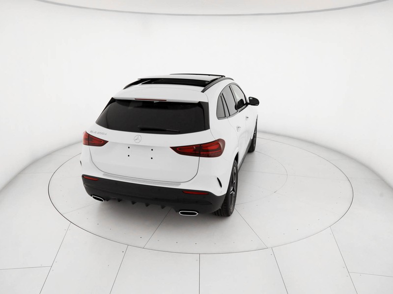 Mercedes GLA 200 d amg line extra auto diesel bianco