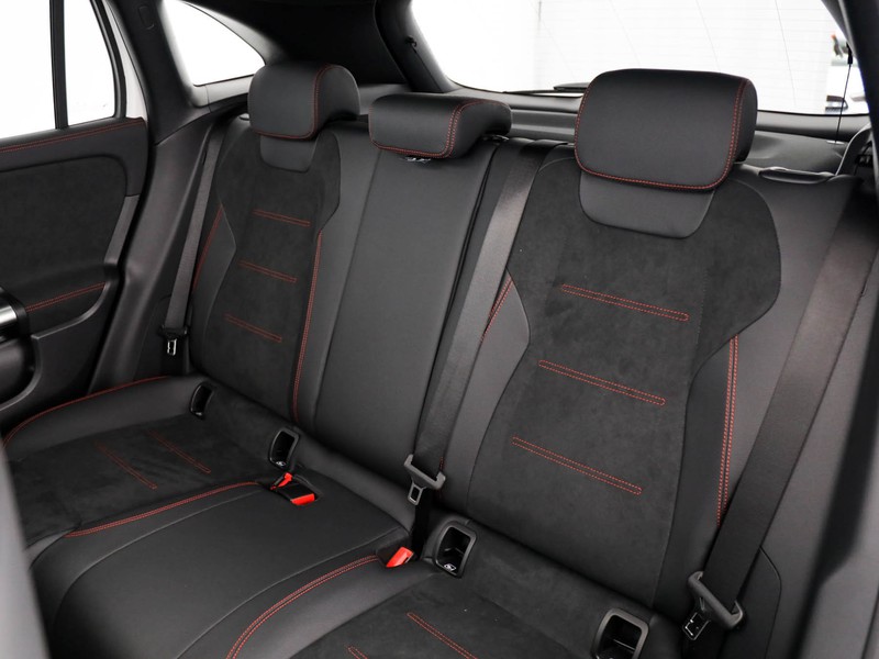 Mercedes GLA 200 d amg line extra auto diesel bianco