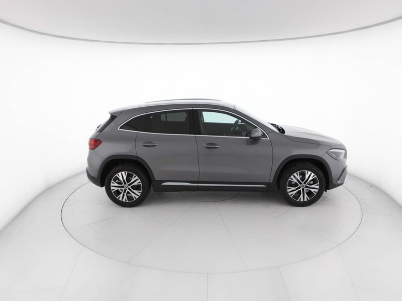 Mercedes GLA 180 progressive extra auto benzina grigio