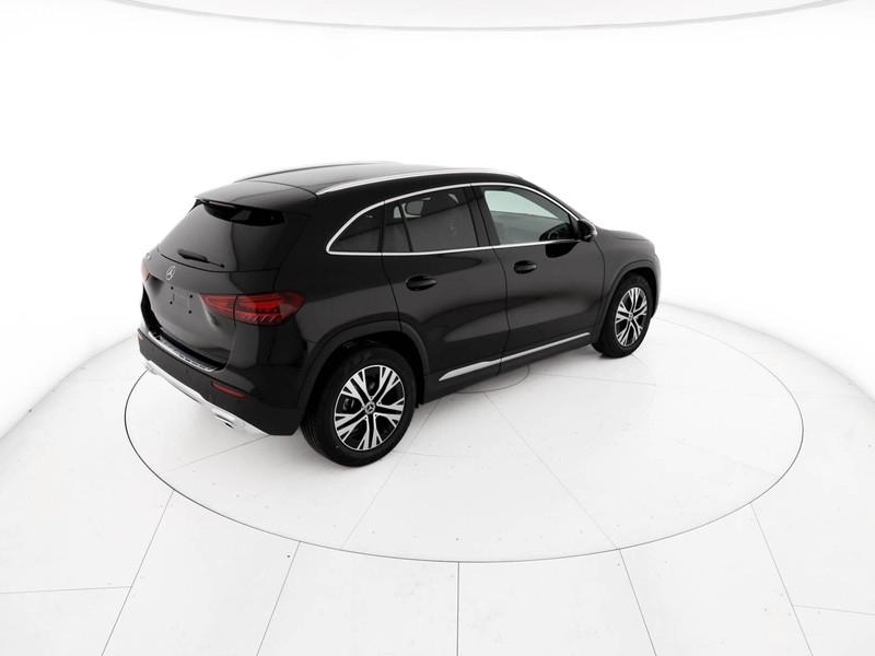 Mercedes GLA 180 progressive extra auto benzina nero