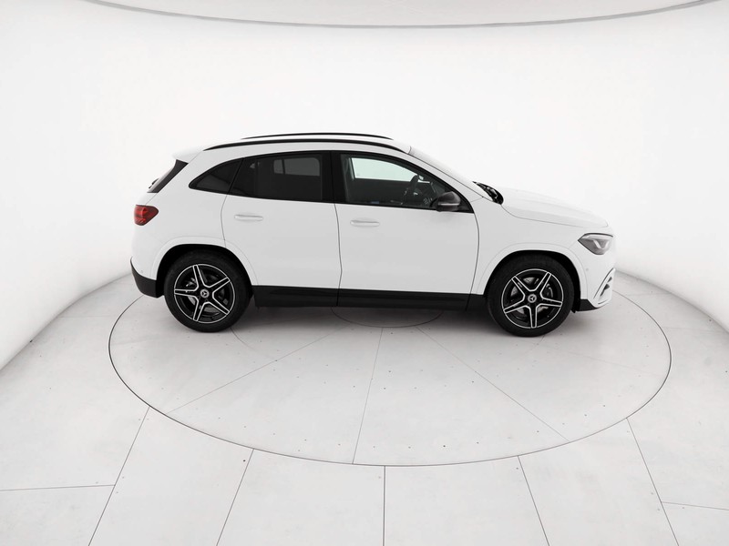 Mercedes GLA 180 amg line extra auto benzina bianco