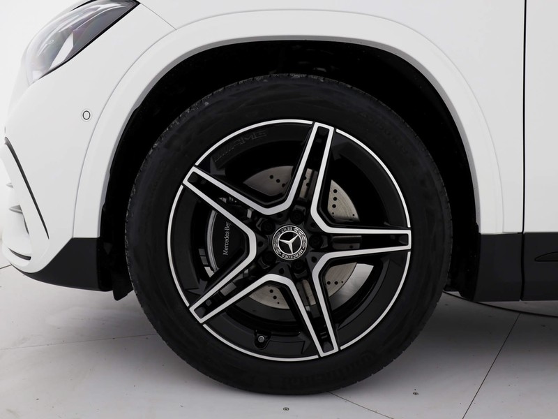 Mercedes GLA 180 amg line extra auto benzina bianco