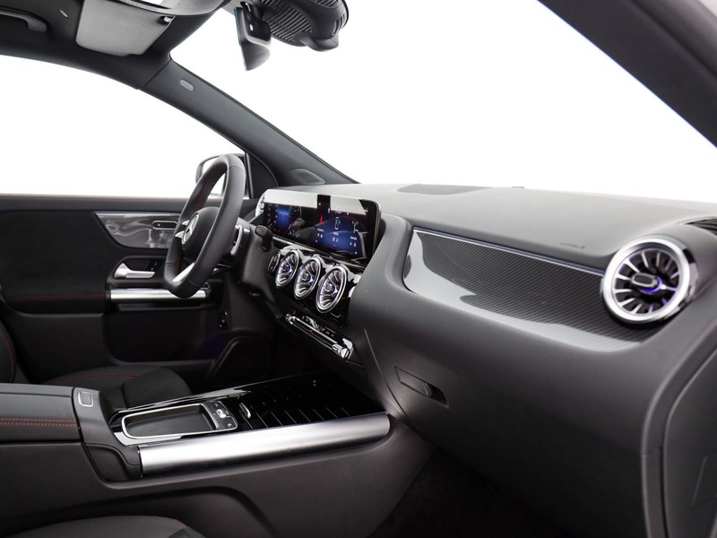 Mercedes GLA 180 amg line extra auto benzina bianco