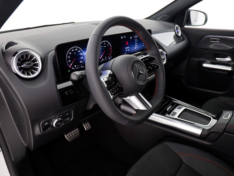 Mercedes GLA 180 amg line extra auto benzina bianco