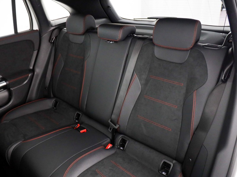 Mercedes GLA 180 amg line extra auto benzina bianco