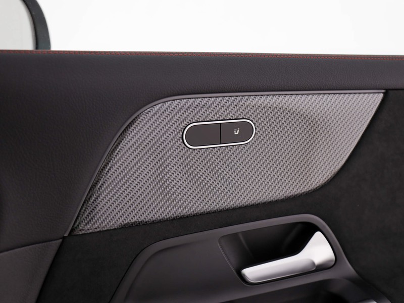 Mercedes GLA 180 amg line extra auto benzina bianco